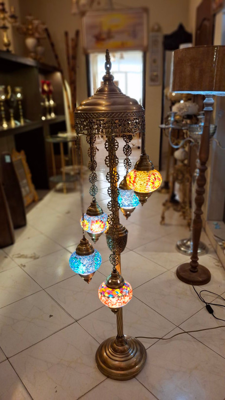 آباژور ایستاده کنارسالنی 5 حباب مراکشی